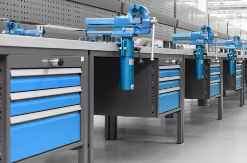 Bild: Werkb&auml;nke und Montagetische