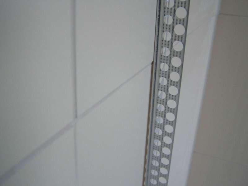 BAU.DE / BAU-Forum: 2. Bild zu Frage "Probleme mit Feinsteinzeug-Wandfliesen in neuem Bad" im BAU-Forum "Ausbauarbeiten"