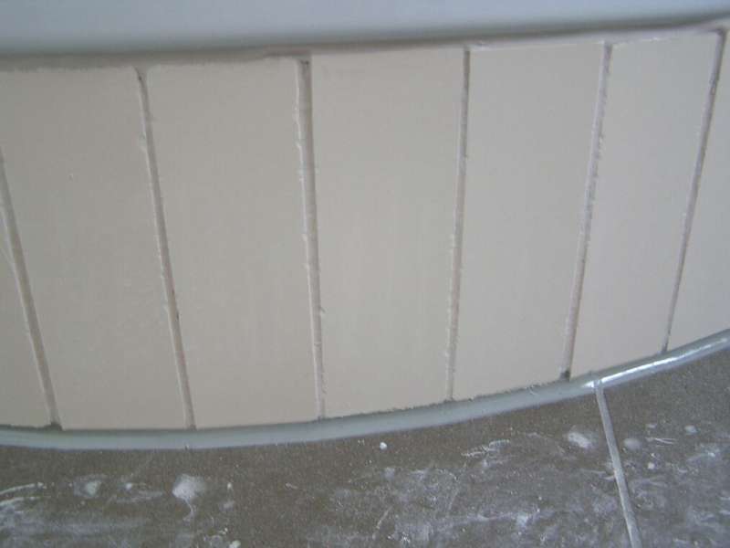 BAU.DE / BAU-Forum: 4. Bild zu Frage "Probleme mit Feinsteinzeug-Wandfliesen in neuem Bad" im BAU-Forum "Ausbauarbeiten"