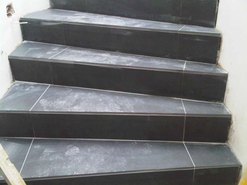 BAU.DE / BAU-Forum: 1. Bild zu Frage "Fliesen verlegen auf gewendelter Treppe: Kosten, Material & Anleitung?" im BAU-Forum "Ausbauarbeiten" BAU.DE / BAU-Forum: 1. Bild zu Frage "Fliesen verlegen auf gewendelter Treppe: Kosten, Material & Anleitung?" im BAU-Forum "Ausbauarbeiten"