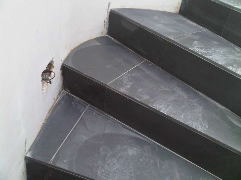 BAU.DE / BAU-Forum: 4. Bild zu Frage "Fliesen verlegen auf gewendelter Treppe: Kosten, Material & Anleitung?" im BAU-Forum "Ausbauarbeiten" BAU.DE / BAU-Forum: 4. Bild zu Frage "Fliesen verlegen auf gewendelter Treppe: Kosten, Material & Anleitung?" im BAU-Forum "Ausbauarbeiten"