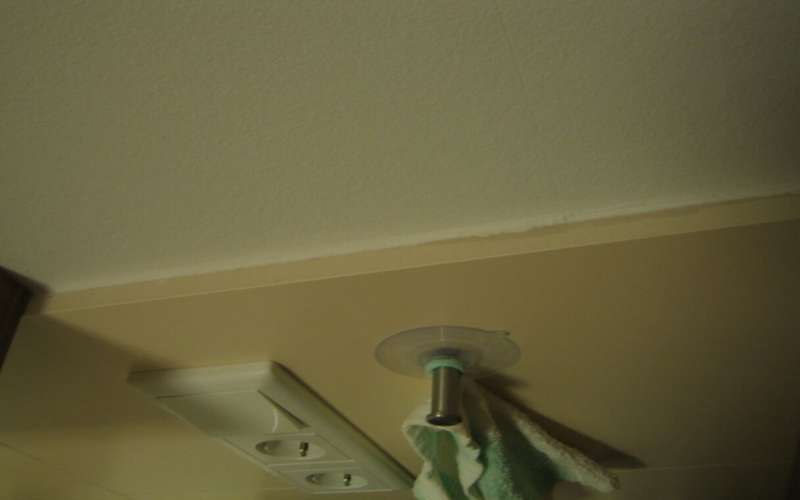 BAU.DE / BAU-Forum: 1. Bild zu Frage "nachtr&auml;glicher Fliesenabschluss" im BAU-Forum "Ausbauarbeiten"