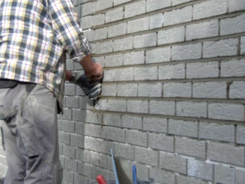 BAU.DE / BAU-Forum: 2. Bild zu Antwort "Haus verklinkern: Systemaufbau, Lastabtrag & Fundament-Alternativen" auf die Frage "Haus nachtr&auml;glich verklinkern: Kosten, D&auml;mmung & Alternativen zum Putz?" im BAU-Forum "Au&szlig;enw&auml;nde und Fassaden"