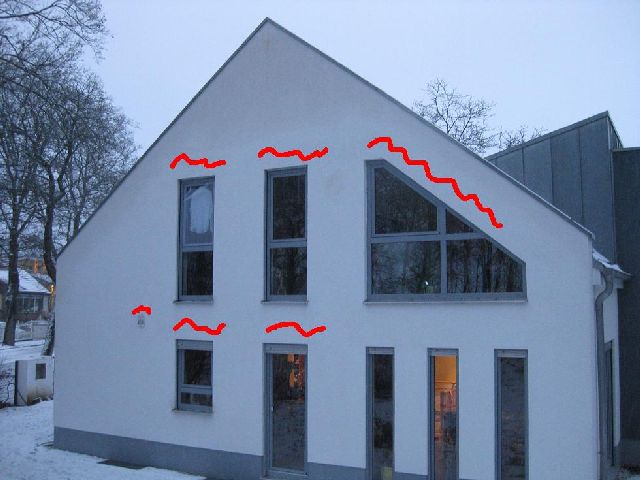 BAU.DE / BAU-Forum: 1. Bild zu Antwort "Putzsch&auml;den: Detailaufnahme &ndash; Feuchtigkeit im Au&szlig;enputz" auf die Frage "Feuchter Au&szlig;enputz: Ursachen, Folgen & Sanierungskosten bei Stockflecken?" im BAU-Forum "Au&szlig;enw&auml;nde und Fassaden"