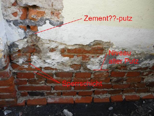 BAU.DE / BAU-Forum: 1. Bild zu Frage "Sockelputz f&uuml;r Ziegelmauerwerk: Welches Material bei Altbau, Feuchtigkeit & Perimeterd&auml;mmung?" im BAU-Forum "Au&szlig;enw&auml;nde und Fassaden"