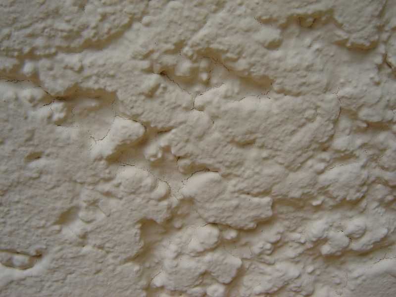 BAU.DE / BAU-Forum: 1. Bild zu Frage "Fassadenfarbe Risse nach Anstrich: Ursachen, Sanierung & Gew&auml;hrleistung?" im BAU-Forum "Au&szlig;enw&auml;nde und Fassaden"