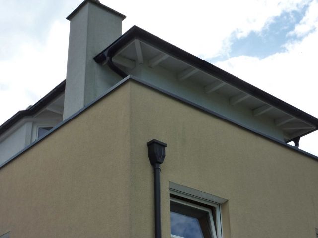 BAU.DE / BAU-Forum: 1. Bild zu Antwort "Schimmel am Vordach: Fotos & Details zum Wandaufbau" auf die Frage "Vollw&auml;rmeschutz & Schimmel am Vordach: Ursachen, Risiken & Sanierung?" im BAU-Forum "Au&szlig;enw&auml;nde und Fassaden"