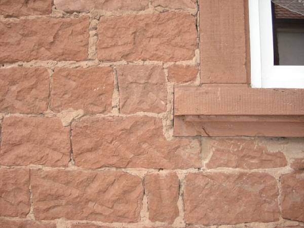 BAU.DE / BAU-Forum: 1. Bild zu Frage "Sandsteinhaus Fassadendämmung: Aufbau, Material & Kosten bei unebener Wand?" im BAU-Forum "Außenwände und Fassaden" BAU.DE / BAU-Forum: 1. Bild zu Frage "Sandsteinhaus Fassadendämmung: Aufbau, Material & Kosten bei unebener Wand?" im BAU-Forum "Außenwände und Fassaden"