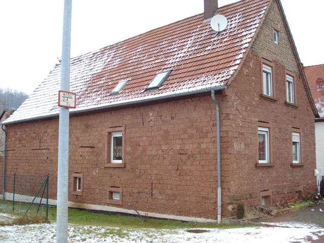 BAU.DE / BAU-Forum: 2. Bild zu Frage "Sandsteinhaus Fassadendämmung: Aufbau, Material & Kosten bei unebener Wand?" im BAU-Forum "Außenwände und Fassaden" BAU.DE / BAU-Forum: 2. Bild zu Frage "Sandsteinhaus Fassadendämmung: Aufbau, Material & Kosten bei unebener Wand?" im BAU-Forum "Außenwände und Fassaden"