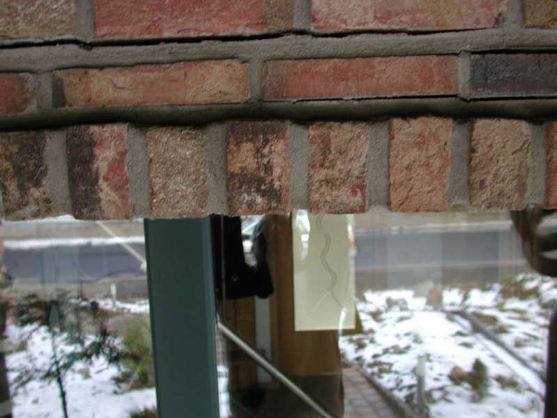 BAU.DE / BAU-Forum: 2. Bild zu Frage "Klinkerrollschicht &uuml;ber T&uuml;r gerissen & gesenkt: Ursachen, Reparatur & Gew&auml;hrleistung?" im BAU-Forum "Au&szlig;enw&auml;nde und Fassaden"