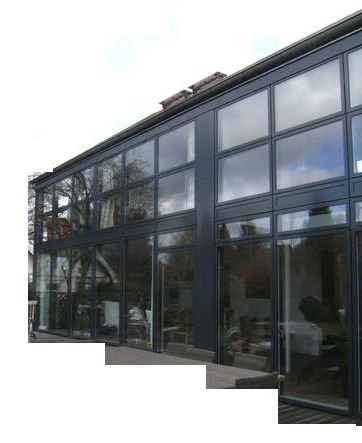 BAU.DE / BAU-Forum: 1. Bild zu Frage "Glasfront Westseite: Sonnenschutz, Sichtschutz & Wärmedämmung – Kosten, Varianten, Beratung?" im BAU-Forum "Außenwände und Fassaden" BAU.DE / BAU-Forum: 1. Bild zu Frage "Glasfront Westseite: Sonnenschutz, Sichtschutz & Wärmedämmung – Kosten, Varianten, Beratung?" im BAU-Forum "Außenwände und Fassaden"