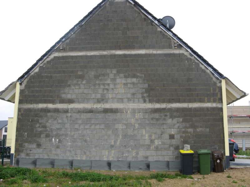 BAU.DE / BAU-Forum: 1. Bild zu Frage "Doppelhaush&auml;lfte: Undichte Wand zum Nachbarn &ndash; Ursachen, Sanierung & Kosten?" im BAU-Forum "Au&szlig;enw&auml;nde und Fassaden"