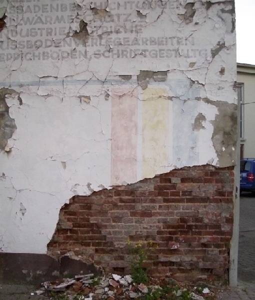 BAU.DE / BAU-Forum: 1. Bild zu Antwort "Mineralische vs. Kunststoffverg&uuml;tete Baustoffe: Unterschiede" auf die Frage "Kunststoffputz vs. Mineralischer Putz: Vorteile, Nachteile & Empfehlungen?" im BAU-Forum "Au&szlig;enw&auml;nde und Fassaden"