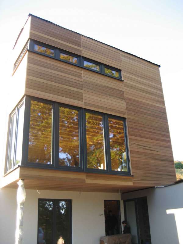 BAU.DE / BAU-Forum: 2. Bild zu Antwort "Zedernholzfassade: Western Red Cedar &ndash; Montage & Herkunft" auf die Frage "Schwarze Flecken auf Zedernholz: Ursachen, Entfernung & Vorbeugung bei Fassaden?" im BAU-Forum "Au&szlig;enw&auml;nde und Fassaden"