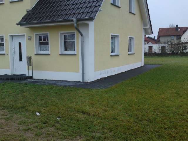 BAU.DE / BAU-Forum: 1. Bild zu Antwort "WDVS Sockel: Fotos &ndash; Risse in Perimeterd&auml;mmung sichtbar" auf die Frage "WDVS Sockel: Schimmelbildung nach Schneeschmelze &ndash; Ursachen, Verantwortlichkeiten & Kosten?" im BAU-Forum "Au&szlig;enw&auml;nde und Fassaden"