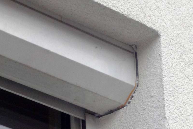 BAU.DE / BAU-Forum: 4. Bild zu Frage "Rollladenkasten nachtr&auml;glich ged&auml;mmt: Revisionsdeckel seitlich verputzt &ndash; Folgen & L&ouml;sungen?" im BAU-Forum "Au&szlig;enw&auml;nde und Fassaden"