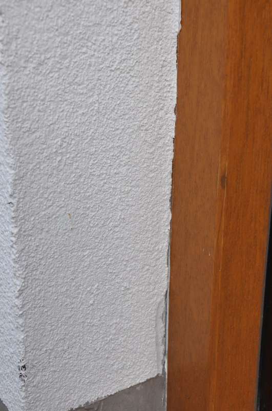 BAU.DE / BAU-Forum: 4. Bild zu Frage "WDVS Putzrisse: Ursachen, Gefahren & Sanierungskosten bei Fensterlaibungen?" im BAU-Forum "Au&szlig;enw&auml;nde und Fassaden"