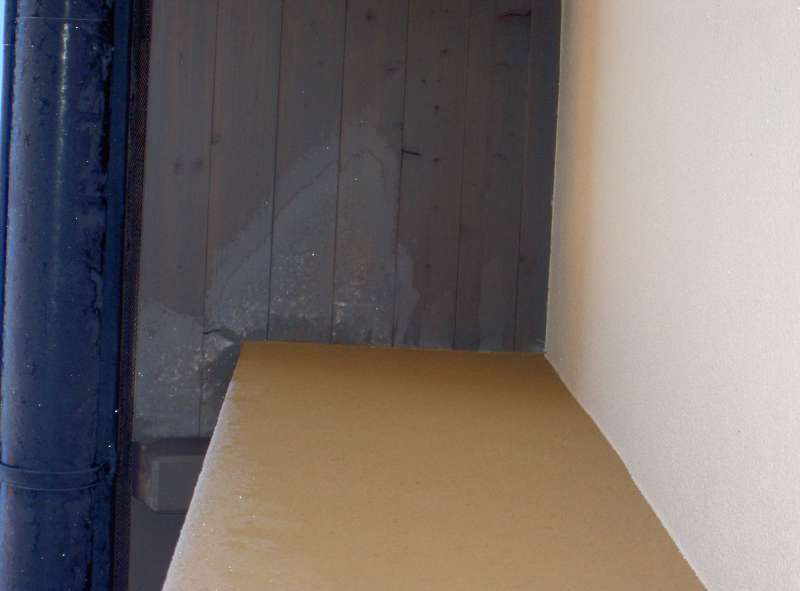 BAU.DE / BAU-Forum: 1. Bild zu Frage "Kondensat nach Fassadend&auml;mmung: Ursachen, Folgen & Sanierung der Untersichtschalung?" im BAU-Forum "Au&szlig;enw&auml;nde und Fassaden"