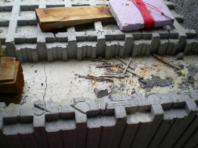 BAU.DE / BAU-Forum: 1. Bild zu Antwort "Bilder zu Isorast Rissen in Betonwand" auf die Frage "Isorast Risse in Betonwand: Ursachen, Risiken & Sanierungskosten?" im BAU-Forum "Außenwände und Fassaden" BAU.DE / BAU-Forum: 1. Bild zu Antwort "Bilder zu Isorast Rissen in Betonwand" auf die Frage "Isorast Risse in Betonwand: Ursachen, Risiken & Sanierungskosten?" im BAU-Forum "Außenwände und Fassaden"