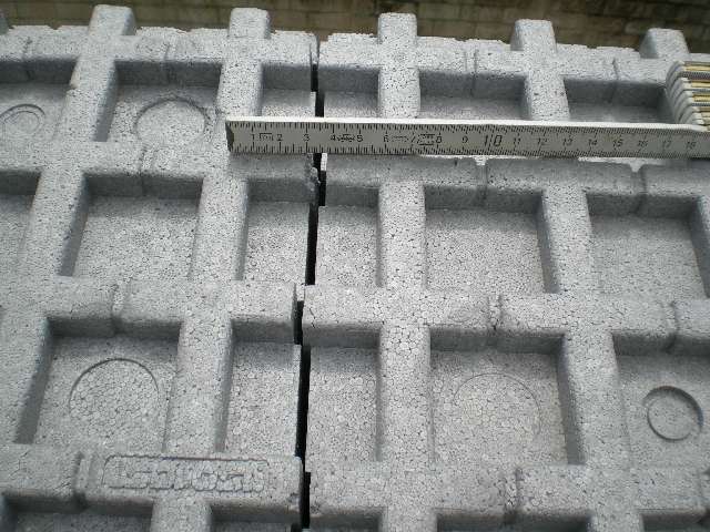 BAU.DE / BAU-Forum: 2. Bild zu Antwort "Isorast Risse: Einschätzung Bausachverständiger" auf die Frage "Isorast Risse in Betonwand: Ursachen, Risiken & Sanierungskosten?" im BAU-Forum "Außenwände und Fassaden" BAU.DE / BAU-Forum: 2. Bild zu Antwort "Isorast Risse: Einschätzung Bausachverständiger" auf die Frage "Isorast Risse in Betonwand: Ursachen, Risiken & Sanierungskosten?" im BAU-Forum "Außenwände und Fassaden"