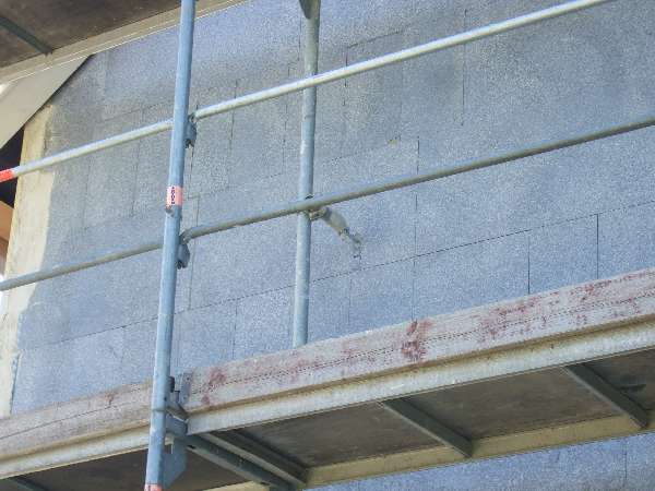 BAU.DE / BAU-Forum: 1. Bild zu Antwort "WDVS-Zulassung: Fachgerechte Antwort zur Verarbeitung gefordert!" auf die Frage "WDVS D&auml;mmplatten Farben (wei&szlig;, grau, rosa): Unterschiede, Vor- & Nachteile?" im BAU-Forum "Au&szlig;enw&auml;nde und Fassaden"