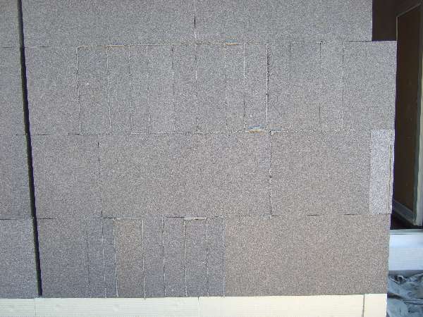 BAU.DE / BAU-Forum: 2. Bild zu Antwort "WDVS-Zulassung: Fachgerechte Antwort zur Verarbeitung gefordert!" auf die Frage "WDVS D&auml;mmplatten Farben (wei&szlig;, grau, rosa): Unterschiede, Vor- & Nachteile?" im BAU-Forum "Au&szlig;enw&auml;nde und Fassaden"