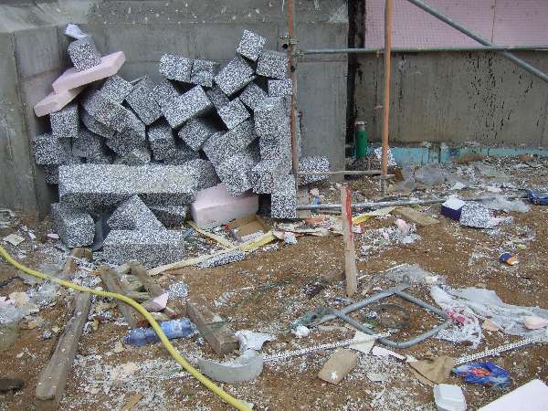 BAU.DE / BAU-Forum: 2. Bild zu Antwort "WDVS-D&auml;mmungswahn: Kritik an Schimmelbuden und Umweltverschmutzung" auf die Frage "WDVS D&auml;mmplatten Farben (wei&szlig;, grau, rosa): Unterschiede, Vor- & Nachteile?" im BAU-Forum "Au&szlig;enw&auml;nde und Fassaden"