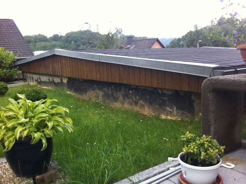 BAU.DE / BAU-Forum: 1. Bild zu Frage "Bitumenanstrich auf Garage mit Quarzit &uuml;berkleben: Machbarkeit, Aufbau & Risiken?" im BAU-Forum "Au&szlig;enw&auml;nde und Fassaden"