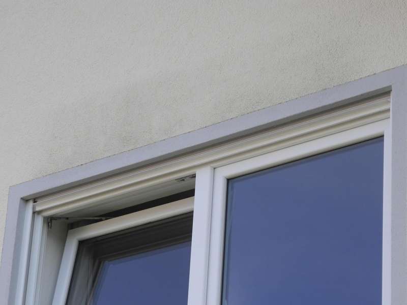 BAU.DE / BAU-Forum: 1. Bild zu Frage "Schwarzer Schatten &uuml;ber Fenster: Ursachenforschung & Vermeidung von Bausch&auml;den?" im BAU-Forum "Au&szlig;enw&auml;nde und Fassaden"