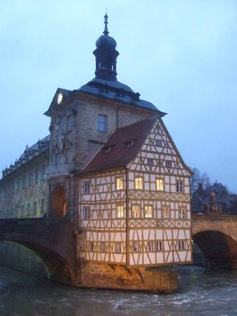 BAU.DE / BAU-Forum: 1. Bild zu Antwort "Baumeisterkunst: Bleibt übrig, da Dämmbaustil versagt!" auf die Frage "Wärmedämmung sinnvoll? Risiken, Alternativen & Kosten im Überblick" im BAU-Forum "Außenwände und Fassaden" BAU.DE / BAU-Forum: 1. Bild zu Antwort "Baumeisterkunst: Bleibt übrig, da Dämmbaustil versagt!" auf die Frage "Wärmedämmung sinnvoll? Risiken, Alternativen & Kosten im Überblick" im BAU-Forum "Außenwände und Fassaden"