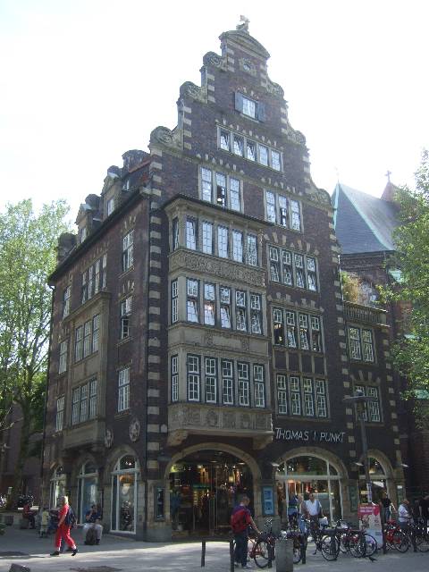 BAU.DE / BAU-Forum: 2. Bild zu Antwort "Baumeisterkunst: Bleibt übrig, da Dämmbaustil versagt!" auf die Frage "Wärmedämmung sinnvoll? Risiken, Alternativen & Kosten im Überblick" im BAU-Forum "Außenwände und Fassaden" BAU.DE / BAU-Forum: 2. Bild zu Antwort "Baumeisterkunst: Bleibt übrig, da Dämmbaustil versagt!" auf die Frage "Wärmedämmung sinnvoll? Risiken, Alternativen & Kosten im Überblick" im BAU-Forum "Außenwände und Fassaden"