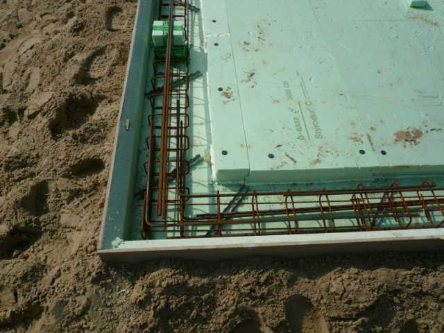 BAU.DE / BAU-Forum: 1. Bild zu Frage "Spritzwasserschutz Holzhaus: Bodenplatte abdichten mit Kies, Drainage & Fassadenplatten?" im BAU-Forum "Au&szlig;enw&auml;nde und Fassaden"