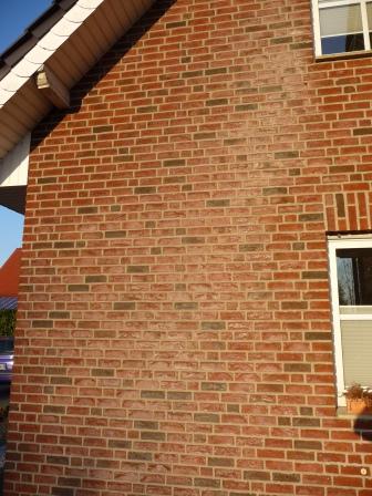 BAU.DE / BAU-Forum: 1. Bild zu Frage "Ausbl&uuml;hungen am Verblender entfernen: Ursachen, Reinigung & Schutzma&szlig;nahmen?" im BAU-Forum "Au&szlig;enw&auml;nde und Fassaden"