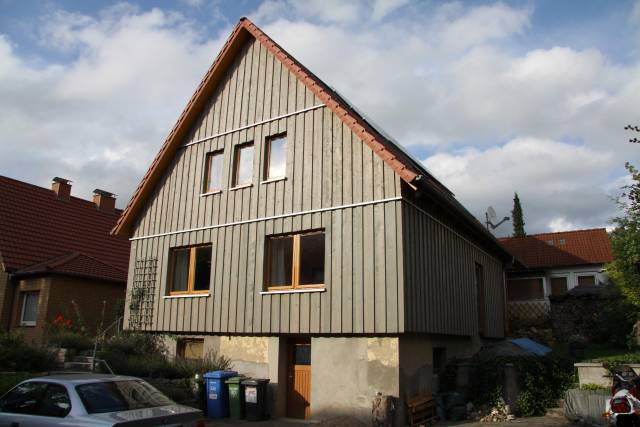 BAU.DE / BAU-Forum: 2. Bild zu Antwort "VHF Eigenleistung: Fassadenverkleidung &ndash; Material & Montage" auf die Frage "Vorgeh&auml;ngte hinterl&uuml;ftete Fassade (VHF) in Eigenleistung: Was ist m&ouml;glich? Erfahrungen?" im BAU-Forum "Au&szlig;enw&auml;nde und Fassaden"