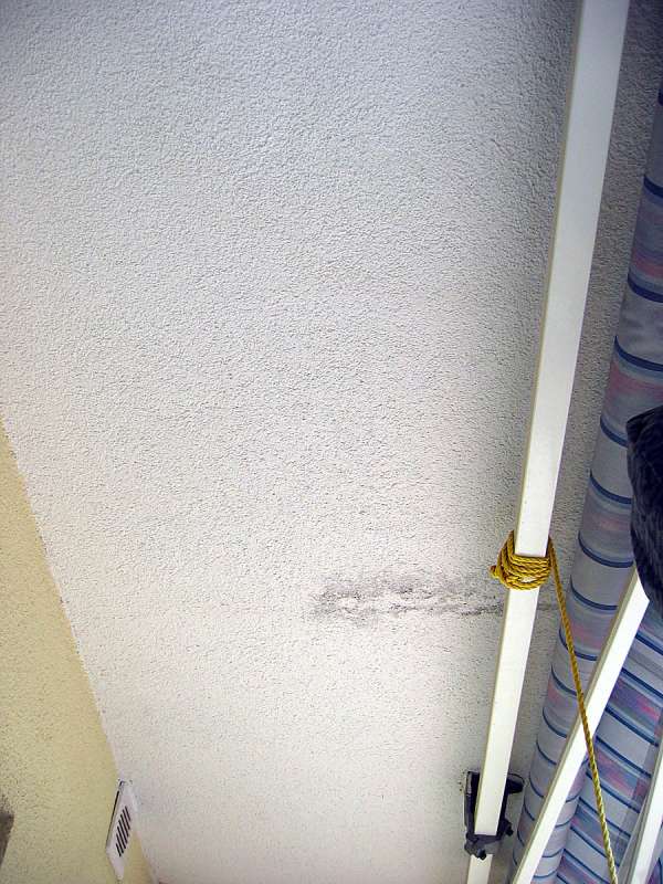 BAU.DE / BAU-Forum: 3. Bild zu Frage "Feuchtigkeit nach Au&szlig;end&auml;mmung: Ursachen, Folgen & Sanierung bei Reihenh&auml;usern?" im BAU-Forum "Au&szlig;enw&auml;nde und Fassaden"