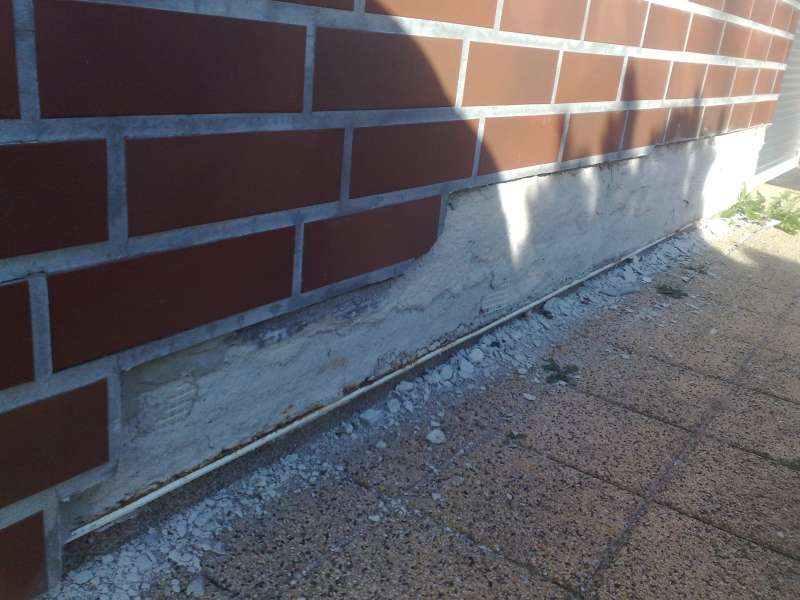 BAU.DE / BAU-Forum: 1. Bild zu Frage "Riemchen fallen ab: Ursachen, Sanierung & Kosten f&uuml;r Giebelseite?" im BAU-Forum "Au&szlig;enw&auml;nde und Fassaden"