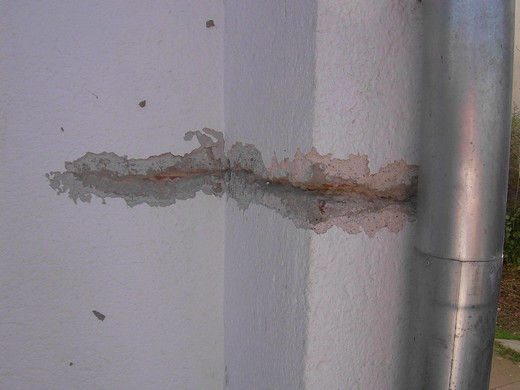 BAU.DE / BAU-Forum: 1. Bild zu Frage "Au&szlig;enputz Fassade reparieren: Kosten, Vorgehen & Risiken bei Altbau?" im BAU-Forum "Au&szlig;enw&auml;nde und Fassaden"