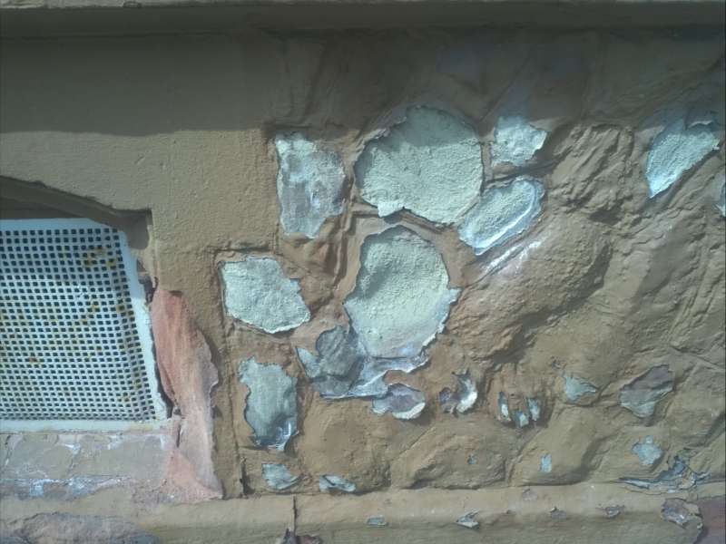 BAU.DE / BAU-Forum: 2. Bild zu Frage "Sandsteinsockel sanieren: Kosten, Methoden & Risiken bei br&ouml;selndem Stein?" im BAU-Forum "Au&szlig;enw&auml;nde und Fassaden"