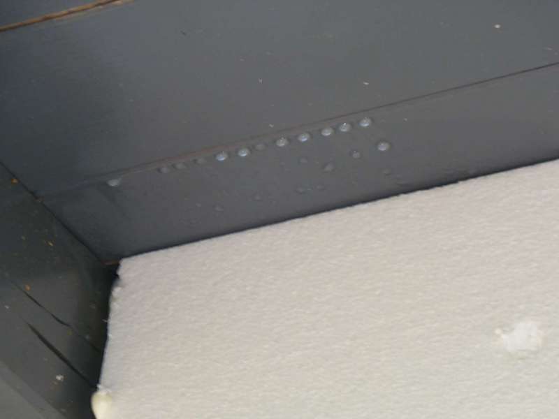 BAU.DE / BAU-Forum: 3. Bild zu Frage "Wassertropfen Dachuntersicht nach WDVS: Ursachen, Folgen & L&ouml;sungen f&uuml;r 16cm D&auml;mmung?" im BAU-Forum "Au&szlig;enw&auml;nde und Fassaden"