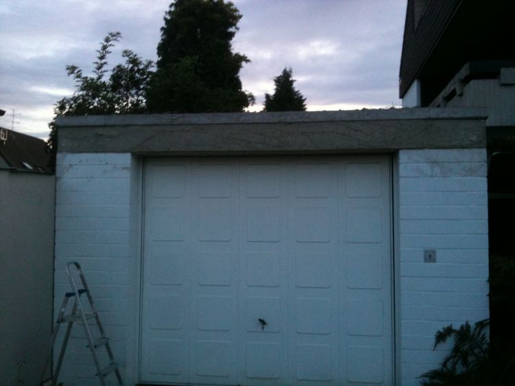 BAU.DE / BAU-Forum: 1. Bild zu Frage "Sektionaltor in Garage nachrüsten: Kosten, Montage & passende Modelle für Altbauten?" im BAU-Forum "Außenwände und Fassaden" BAU.DE / BAU-Forum: 1. Bild zu Frage "Sektionaltor in Garage nachrüsten: Kosten, Montage & passende Modelle für Altbauten?" im BAU-Forum "Außenwände und Fassaden"