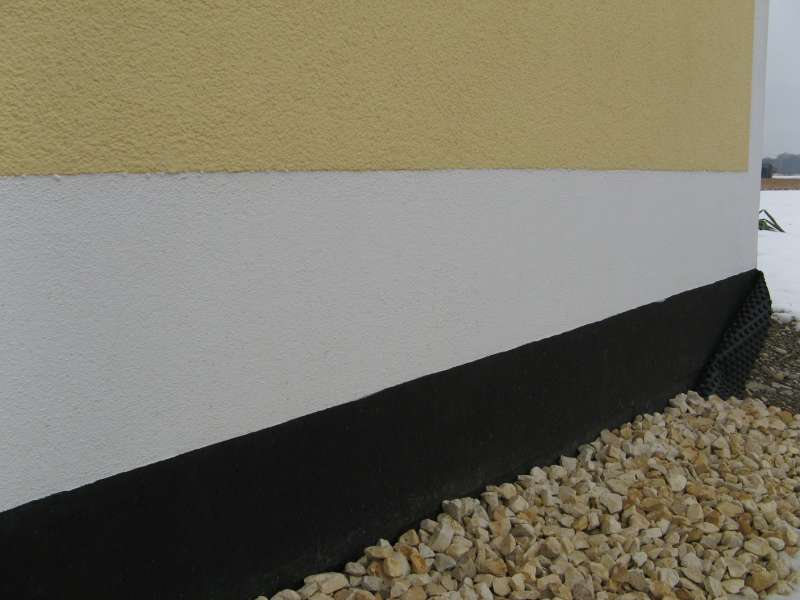 BAU.DE / BAU-Forum: 2. Bild zu Antwort "Garage: Feuchtigkeit im Innenputz &ndash; Ursachenanalyse (Fotos)" auf die Frage "Aufsteigende Feuchtigkeit in Garage: Ursachen, Erkennung & Sanierung der Au&szlig;enwand?" im BAU-Forum "Au&szlig;enw&auml;nde und Fassaden"