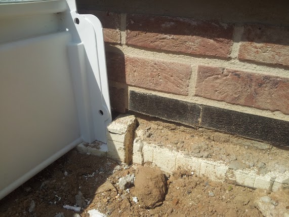 BAU.DE / BAU-Forum: 2. Bild zu Frage "Terrasse ansch&uuml;tten: Hauswand vor Feuchtigkeit sch&uuml;tzen &ndash; Kosten, Aufbau, Schutzma&szlig;nahmen?" im BAU-Forum "Au&szlig;enw&auml;nde und Fassaden"