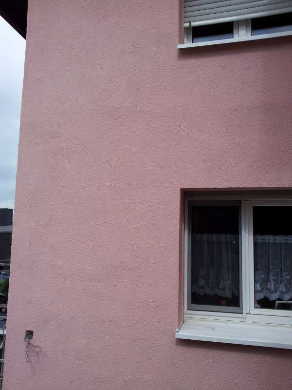 BAU.DE / BAU-Forum: 1. Bild zu Antwort "Fassadend&auml;mmung: Sichtbare Buckel &ndash; Detailaufnahme" auf die Frage "Fassadensanierung: D&auml;mmung mangelhaft? Qualit&auml;t pr&uuml;fen & Kosten senken" im BAU-Forum "Au&szlig;enw&auml;nde und Fassaden"