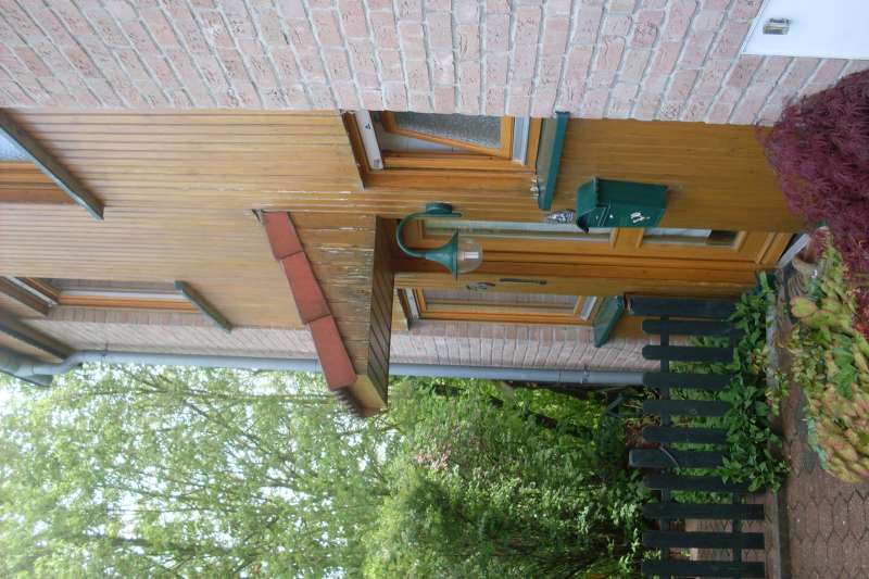 BAU.DE / BAU-Forum: 1. Bild zu Frage "Holzfassade sanieren: Kosten, Alternativen (Metall, Eternit, HZ) & Vor-Nachteile?" im BAU-Forum "Au&szlig;enw&auml;nde und Fassaden"