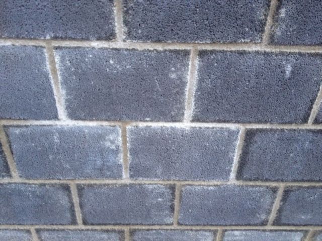 BAU.DE / BAU-Forum: 1. Bild zu Frage "Sichtmauerwerk aus Betonsteinen reinigen: Mörtelreste, Streifen & Hochdruckreiniger?" im BAU-Forum "Außenwände und Fassaden" BAU.DE / BAU-Forum: 1. Bild zu Frage "Sichtmauerwerk aus Betonsteinen reinigen: Mörtelreste, Streifen & Hochdruckreiniger?" im BAU-Forum "Außenwände und Fassaden"