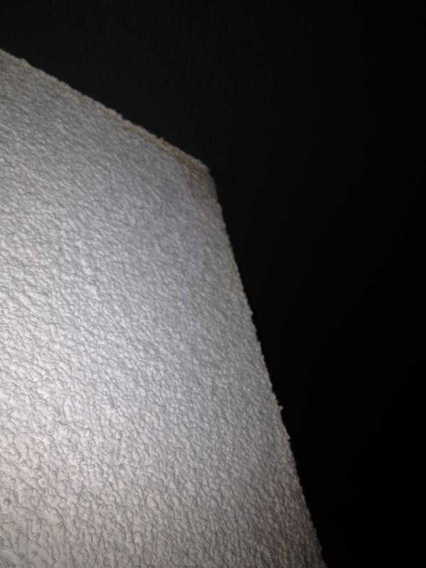 BAU.DE / BAU-Forum: 1. Bild zu Antwort "Wasserfleck: Dreischichtplatten mit Silikatputz verkleidet" auf die Frage "Wasserfleck Fassade/Dach: Ursachen, Risiken & Sofortma&szlig;nahmen zur Schadensbegrenzung?" im BAU-Forum "Au&szlig;enw&auml;nde und Fassaden"