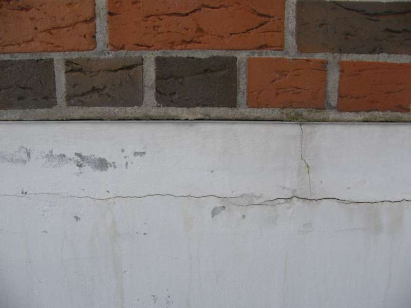 BAU.DE / BAU-Forum: 1. Bild zu Frage "Rissbildung im Au&szlig;enputz: Ursachen, Sanierung & Risiken &uuml;ber Horizontalsperre?" im BAU-Forum "Au&szlig;enw&auml;nde und Fassaden"