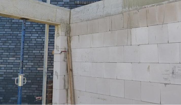 BAU.DE / BAU-Forum: 2. Bild zu Antwort "Anbei zwei Impressionen. Meine Grundsatzfrage w&auml;re also:..." auf die Frage "Mauerwerk stabilisieren: Ursachen, Methoden & Kosten f&uuml;r nachtr&auml;gliche Stabilisierung?" im BAU-Forum "Au&szlig;enw&auml;nde und Fassaden"