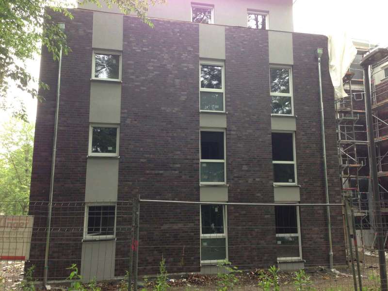 BAU.DE / BAU-Forum: 1. Bild zu Frage "WDVS mit Klinkerriemchen: Abrechnung von Putzbändern & Fensterflächen unter 2,5 m²?" im BAU-Forum "Außenwände und Fassaden" BAU.DE / BAU-Forum: 1. Bild zu Frage "WDVS mit Klinkerriemchen: Abrechnung von Putzbändern & Fensterflächen unter 2,5 m²?" im BAU-Forum "Außenwände und Fassaden"