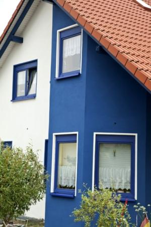 BAU.DE / BAU-Forum: 1. Bild zu Frage "Au&szlig;enfassade streichen: Reihenfolge, Fensterrahmen gestalten & Tipps f&uuml;r Profi-Ergebnis?" im BAU-Forum "Au&szlig;enw&auml;nde und Fassaden"